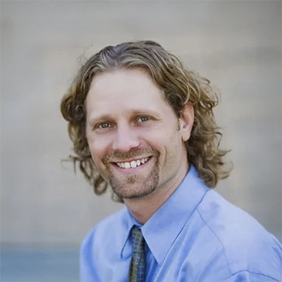 A headshot of Dr. Kelly Arnold D.C., a chiropractor at New Life Chiropractic & Wellness.